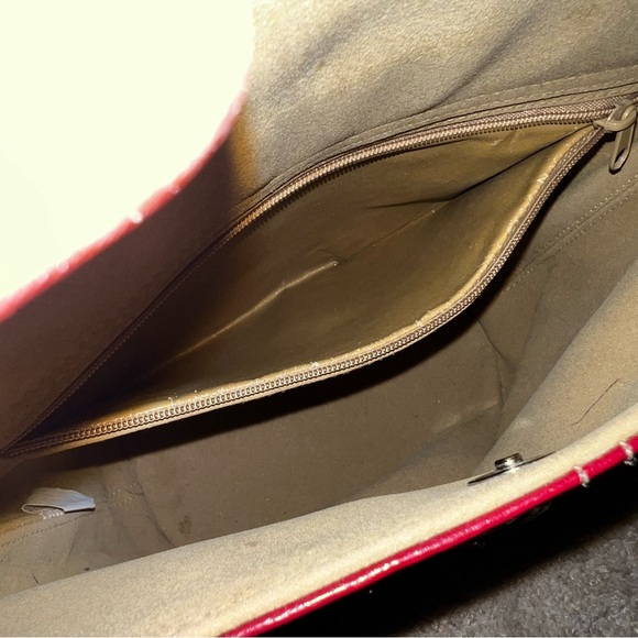 Mondani New York Red Faux Leather Bucket Purse - Picture 11 of 13